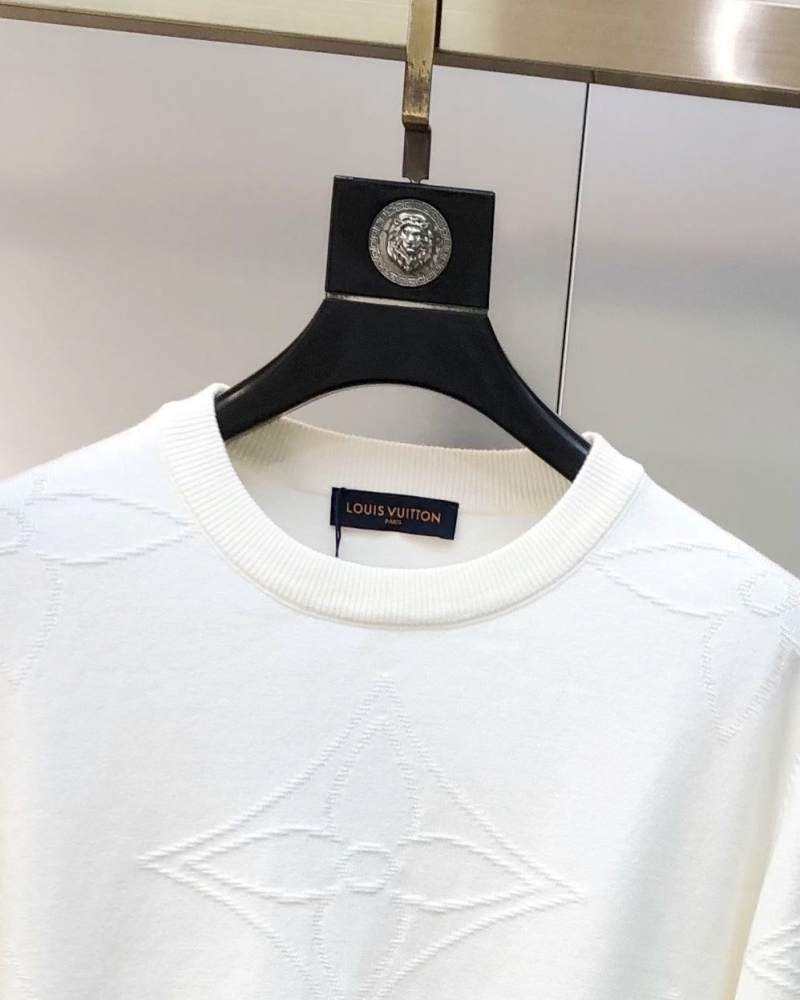 l0vis Vvtt0n sweater